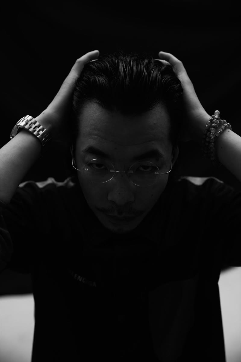 麻一晗黑白肖像